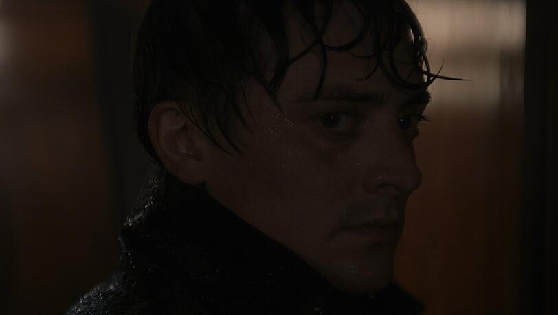 Der walisische Schauspieler Aneurin Barnard, bekannt aus "Der Distelfink", spielt in "1899" Passagier Daniel. Der walisische Schauspieler Aneurin Barnard, bekannt aus "Der Distelfink", spielt in "1899" Passagier Daniel.