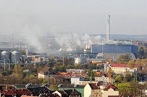 Rauchwolke über der Südstadt: Beim Feuer in der Müllverbrennungsanlage gelangten 60 Tonnen Schadstoffe in die Umwelt.