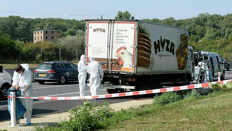 Grausiger Fund: In Österreich wurden mindestens 20 tote Flüchtlinge entdeckt. Die Bilder. Grausiger Fund: In Österreich wurden mindestens 20 tote Flüchtlinge entdeckt. Die Bilder.