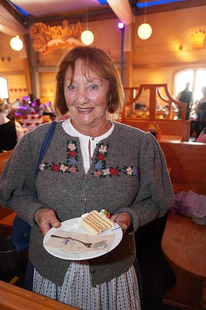 Maria Bierl feiert die Hochzeit immer wieder mit.