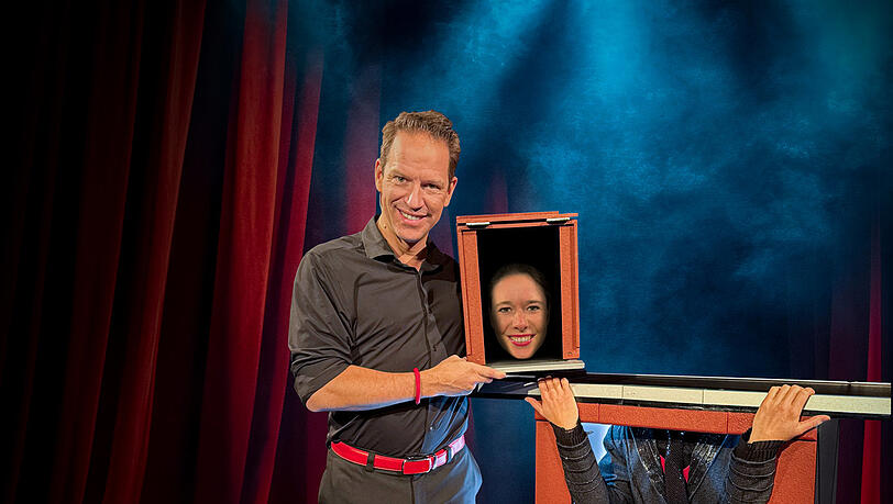 Alexander Krist mit einer Variation des Tricks der zersägten Jungfrau.