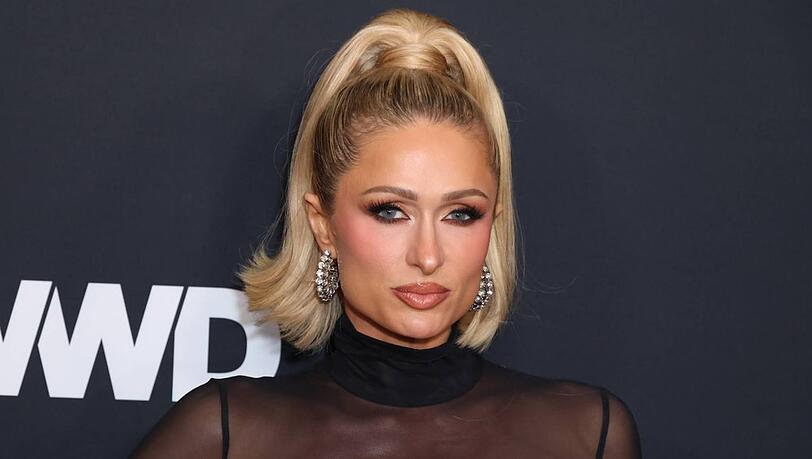 Für Paris Hilton waren die 2000er "extrem schmerzhaft". Für Paris Hilton waren die 2000er "extrem schmerzhaft".