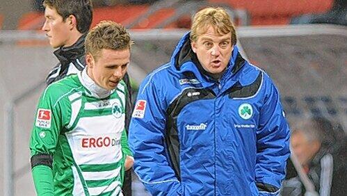 „Ich setze großes Vertrauen in ihn“: Fürths Trainer Mike Büskens ist nach wie vor den Qualitäten seines Sorgenstürmers Nicolai Müller überzeugt. „Ich setze großes Vertrauen in ihn“: Fürths Trainer Mike Büskens ist nach wie vor den Qualitäten seines Sorgenstürmers Nicolai Müller überzeugt.