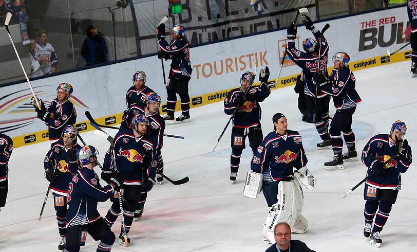 Der EHC jubelt wieder - zu Hause im Olympia-Eisstadion.