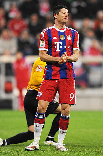 Riss beim BVB ein großes Loch, bei den Bayern läuft's allerdings noch nicht ganz rund: Torjäger Robert Lewandowski.