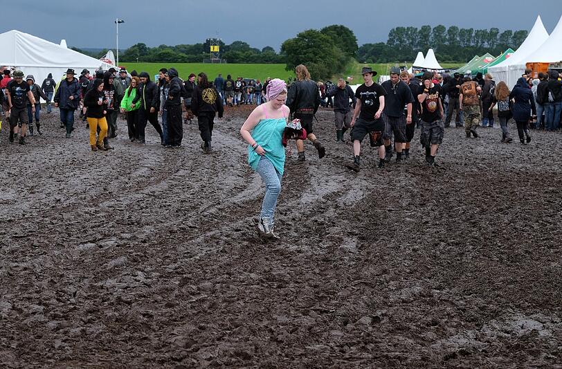 So ein Dreck! Das Wacken Open Air 2015 wird wohl ein schlammiges Unterfangen werden. Am Donnerstag geht's offiziell los, die ersten Metalfans sind schon da. Die Bilder aus Wacken.