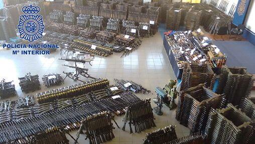 Die sichergestellten Waffen füllen ein ganzes Lagerhaus der spanischen Polizei. Die sichergestellten Waffen füllen ein ganzes Lagerhaus der spanischen Polizei.