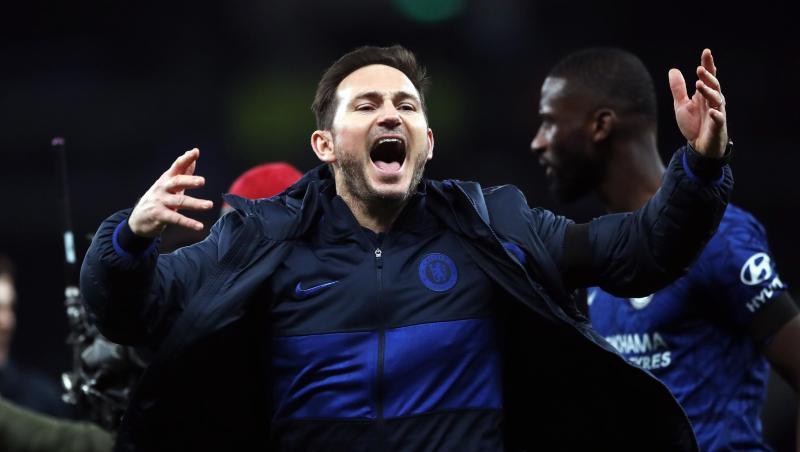 Chelsea-Coach Frank Lampard (vorne) sichert Antonio Rüdiger (hinten) vollste Unterstützung zu. Chelsea-Coach Frank Lampard (vorne) sichert Antonio Rüdiger (hinten) vollste Unterstützung zu.