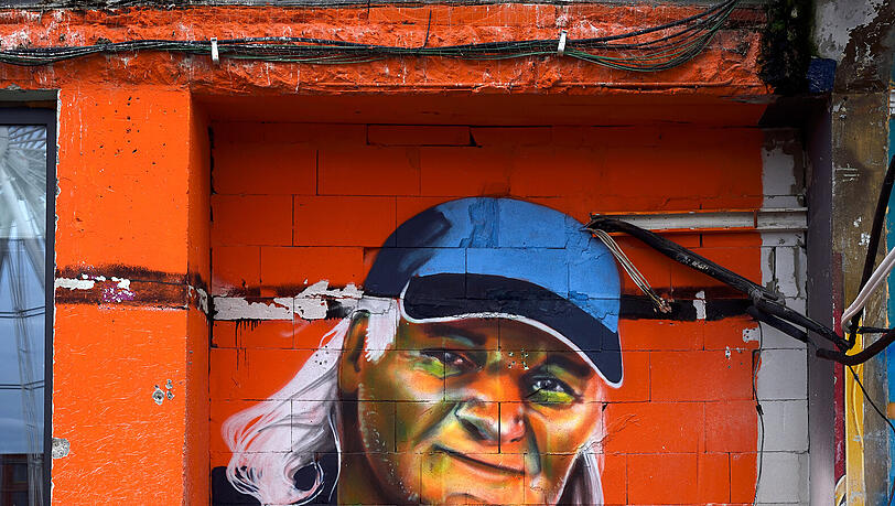 Ein Graffiti von Wolfgang Nöth, der den legendären Kunstpark Ost betrieben hat, basierend auf einer Fotografie von Volker Derlath. Ein Graffiti von Wolfgang Nöth, der den legendären Kunstpark Ost betrieben hat, basierend auf einer Fotografie von Volker Derlath.
