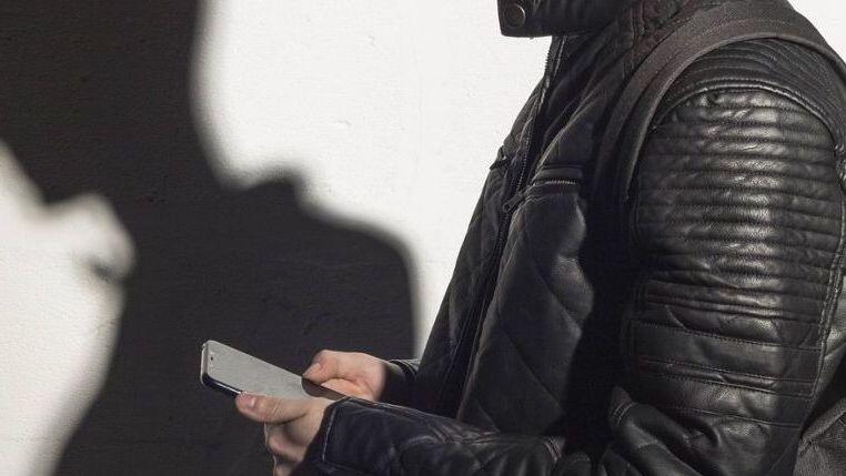 Ein Smartphone soll das Feuer am Montag verursacht haben. (Symbolbild)