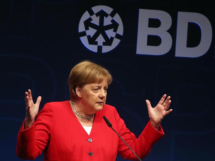 Wegen ihrer Wirtschaftspolitik unter Beschuss: Bundeskanzlerin Angela Merkel (CDU) beim Tag der Deutschen Industrie.
