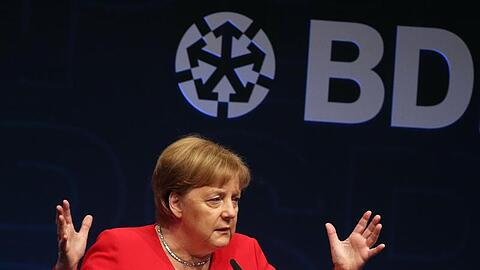 Wegen ihrer Wirtschaftspolitik unter Beschuss: Bundeskanzlerin Angela Merkel (CDU) beim Tag der Deutschen Industrie.