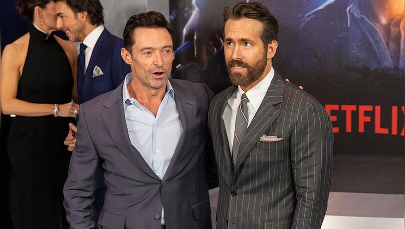 Hugh Jackman (li.) und Ryan Reynolds (re.) haben sichtlich Spaß an ihrer Zusammenarbeit für "Deadpool 3".