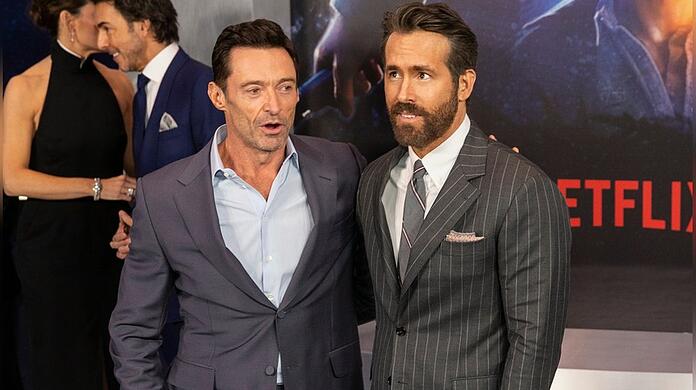 Hugh Jackman (li.) und Ryan Reynolds (re.) haben sichtlich Spaß an ihrer Zusammenarbeit für "Deadpool 3".