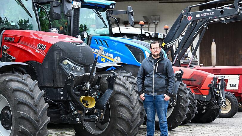 Das sind nicht alles Traktoren von Andreas Grünwald. Auf seinem Hof haben sich Landwirte, Gärtner und die CSU versammelt, um gegen eine Bebauung auf ihren Feldern zu demonstrieren. Das sind nicht alles Traktoren von Andreas Grünwald. Auf seinem Hof haben sich Landwirte, Gärtner und die CSU versammelt, um gegen eine Bebauung auf ihren Feldern zu demonstrieren.