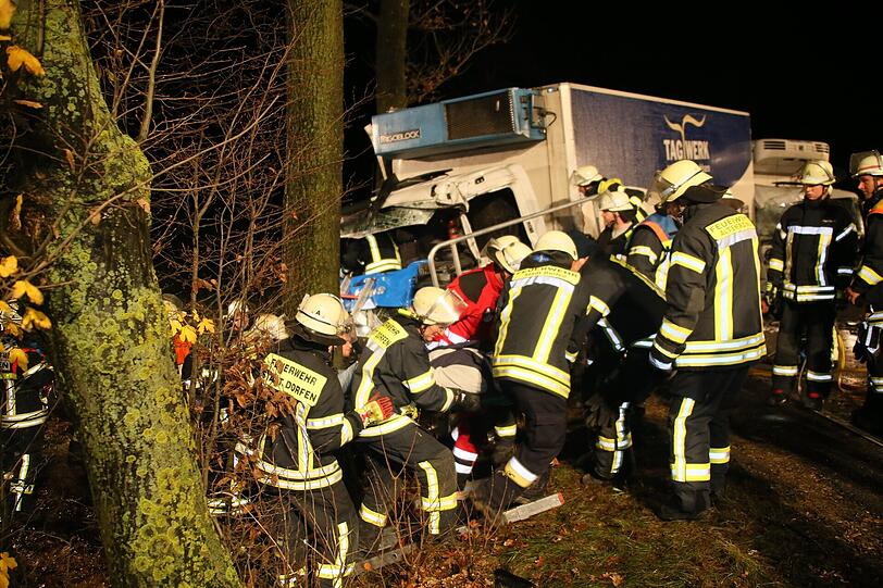 Unfall zwischen Dorfen und Erding: Drei Lkw sind in einen Crash verwickelt. Die Bilder vom Crash.