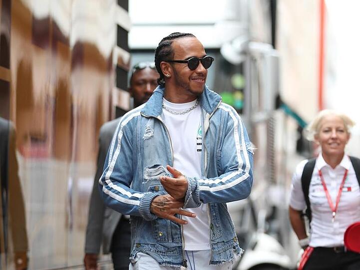 Ein smarter Typ: Lewis Hamilton wird geehrt.