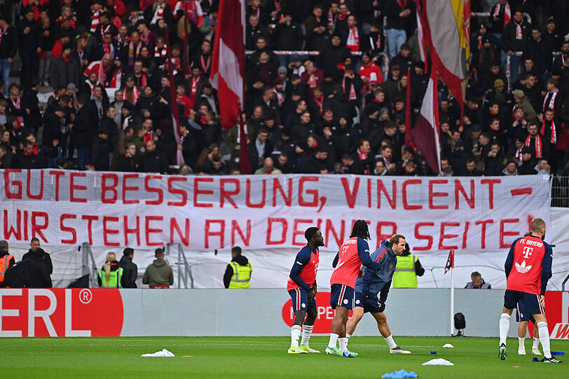 Die Fans stehen an Kompanys Seite. Die Fans stehen an Kompanys Seite.