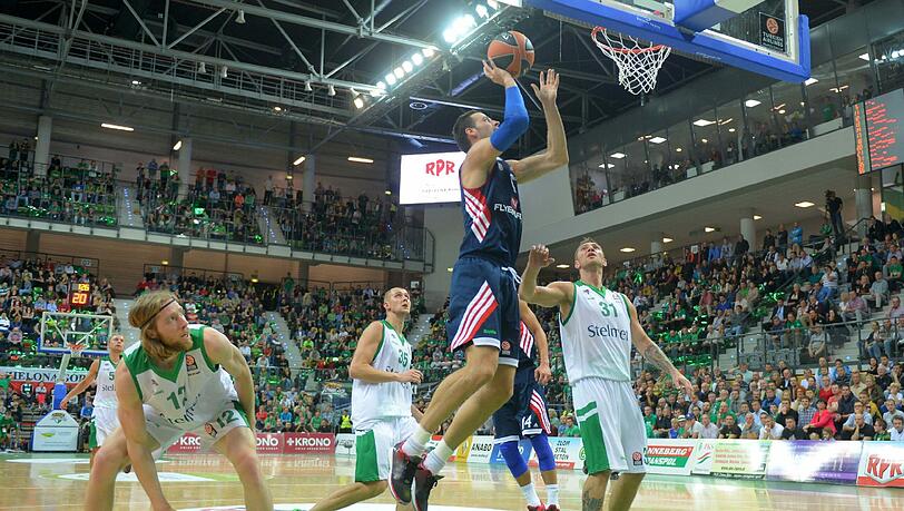 Nicht zu stoppen: Boris Savovic und die Basketballer des FC Bayern. Nicht zu stoppen: Boris Savovic und die Basketballer des FC Bayern.