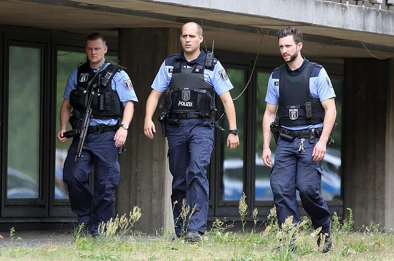 Die Bilder vom Polizeieinsatz am Benjamin-Franklin-Krankenhaus in Berlin.