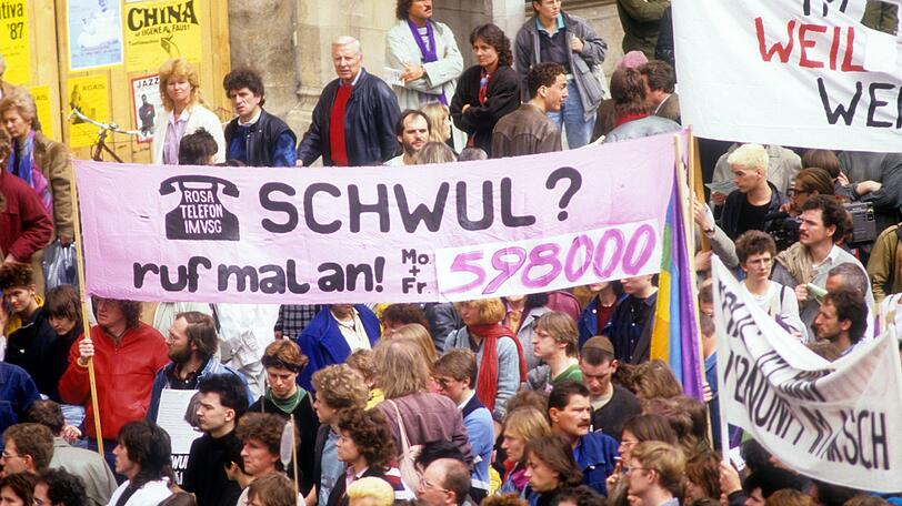 Demo gegen die umstrittenen Maßnahmen der Staatsregierung 1987.