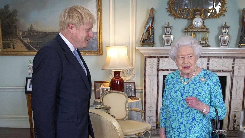 Beim Johnson-Besuch am 24. Juli standen Meghan und Harry noch gerahmt im Hintergrund.