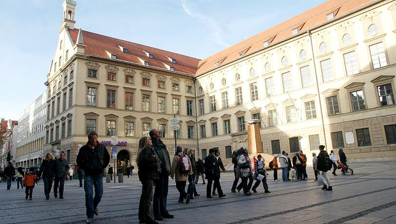 Wie soll die Alte Akademie in Zukunft aussehen? Investor und Denkmalschutz sind da nicht ganz einer Meinung. Wie soll die Alte Akademie in Zukunft aussehen? Investor und Denkmalschutz sind da nicht ganz einer Meinung.