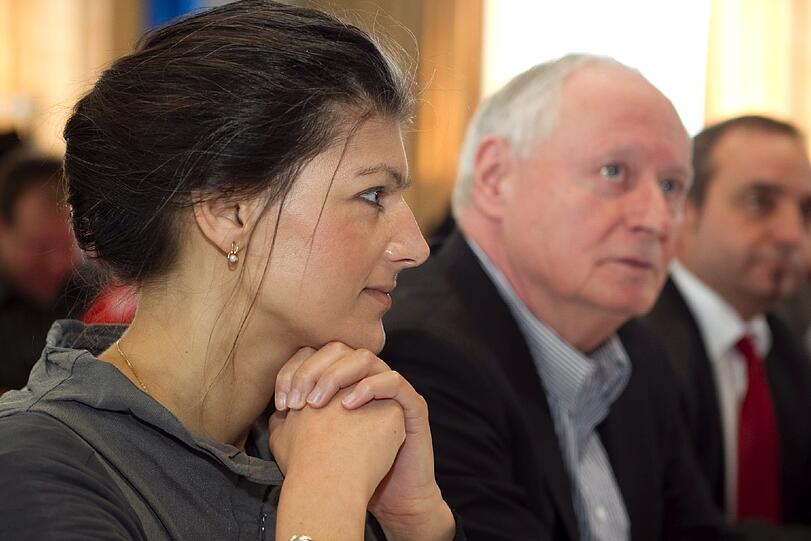 &bdquo;Ich bin seit einiger Zeit mit Sahra sehr befreundet.&ldquo;
(Linke-Politiker Oskar Lafontaine am 12. November in Saarbrücken zu
seiner neuen Lebensgefährtin Sahra Wagenknecht)