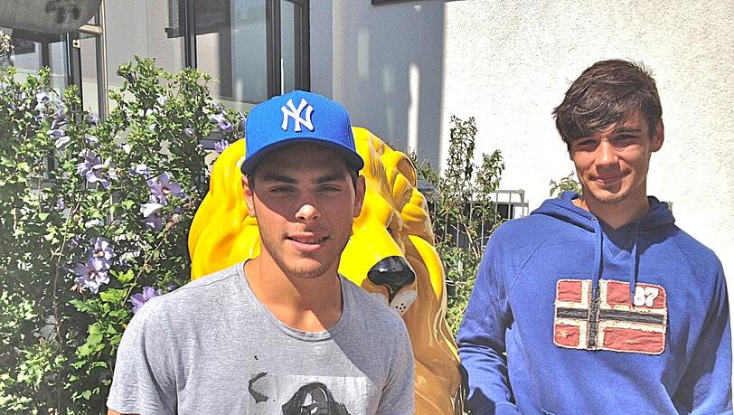 Kevin Volland besuchte am Dienstag seine Ex-Kollegen an der Grünwalder Straße. Mit ihm im Bild: Sein Ex-Mitbewohner und bester Kumpel Christopher Schindler Kevin Volland besuchte am Dienstag seine Ex-Kollegen an der Grünwalder Straße. Mit ihm im Bild: Sein Ex-Mitbewohner und bester Kumpel Christopher Schindler