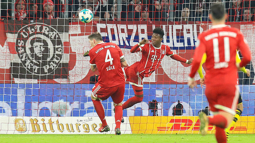 20. Dezember 2017, Achtelfinale: Die Bayern legen eine furiose erste Halbzeit hin, am Ende wurde es noch einmal knapp. Hier klärt David Alaba artistisch auf der Torlinie.
