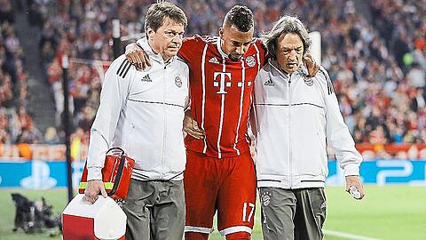 Bitter für den FC Bayern: Nach Robben muss auch Boateng mit einer Oberschenkelverletzung vom Platz.