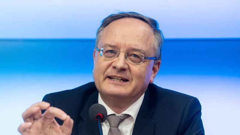 Andreas Stoch, Vorsitzender der SPD-Fraktion im Landtag von Baden-Württemberg, gestikuliet beim Sprechen. Foto: Marijan Murat/Archiv Andreas Stoch, Vorsitzender der SPD-Fraktion im Landtag von Baden-Württemberg, gestikuliet beim Sprechen. Foto: Marijan Murat/Archiv