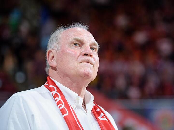 Leicht genervt: Bayern-Präsident Uli Hoeneß.