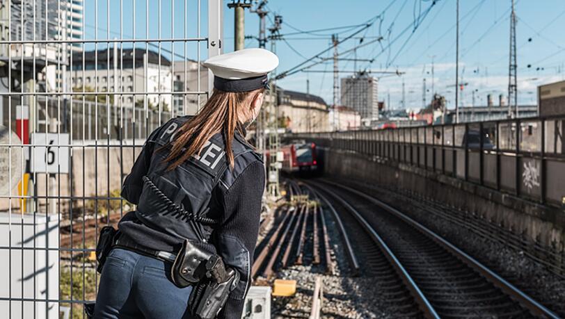 Die Bundespolizei musste am Freitag zu einem Einsatz im Gleisbereich am Bahnhof Trudering.