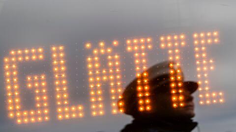 Auf dem Flughafen Wien ist der Betrieb wegen Glatteis vor&uuml;bergehend eingestellt worden. (Symbolfoto)