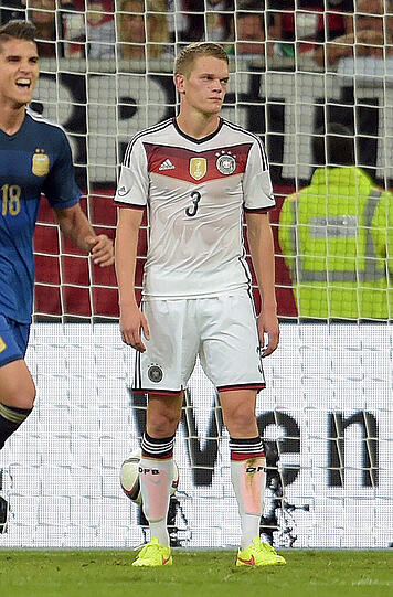 MATTHIAS GINTER - NOTE 5 - Nummer zwei der Null-Minuten-Einsatz-Weltmeister, Nummer zwei der BVB-Viererkette. Hatte Probleme mit Tempo und Rhythmuswechseln der Argentinier. Auf diesem Niveau noch überfordert. Siehe das 0:3 von Fernández (47.).