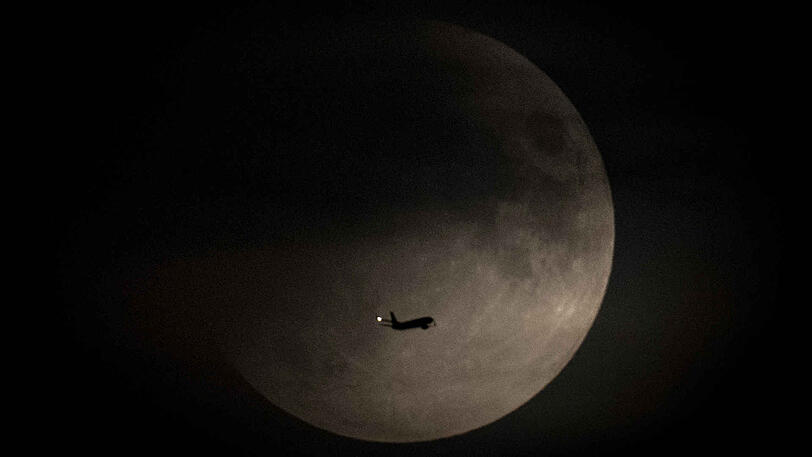 Die partielle Mondfinsternis in Frankfurt am Main.