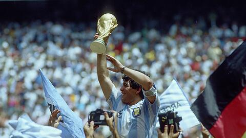 Für viele der größte Fußballer aller Zeiten: Diego Armando Maradona.