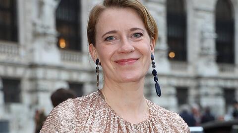 Caroline Peters blick auf ihren steinigen Karrierebeginn als Schauspielerin zurück.