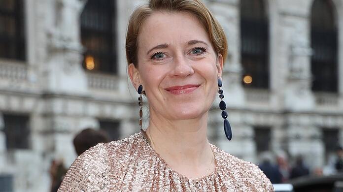 Caroline Peters blick auf ihren steinigen Karrierebeginn als Schauspielerin zurück.