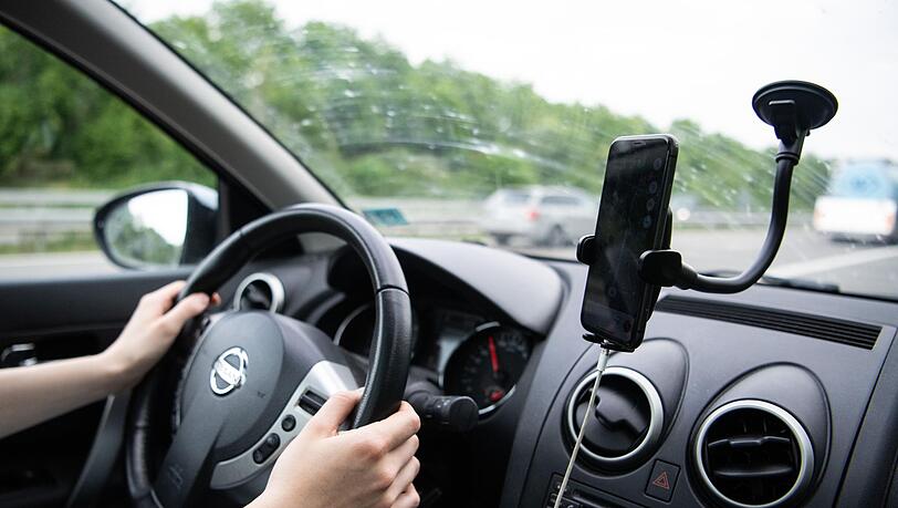 Falsche Angaben zu Straßensperrungen auf Google Maps sorgen für Irritationen bei Autofahrern. (Symbolbild)