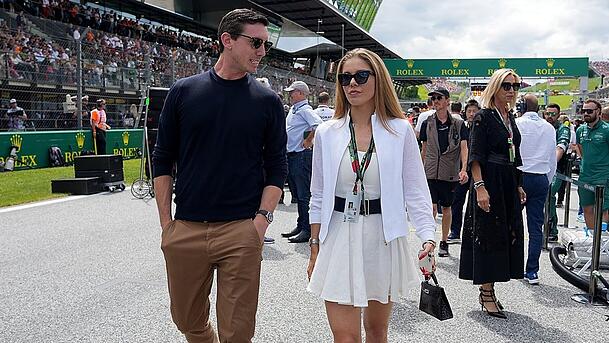Mark Mateschitz und Victoria Swarovski - hier im Juli 2023 beim Gro&szlig;en Preis von &Ouml;sterreich auf dem Red Bull Ring in Spielberg.