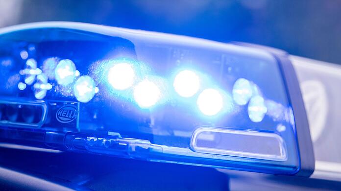 Die 42-jährige Fußgängerin kam nach dem Unfall am Passauer Busbahnhof ins Krankenhaus. (Symbolbild)