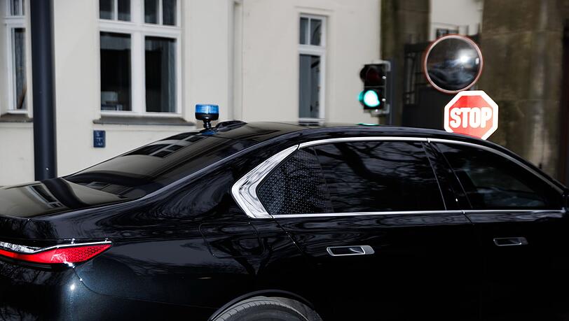 Verhandelt wurde im Norden Berlins in der Villa Borsig, dem Gästehaus des Auswärtigen Amts am Tegeler See. Verhandelt wurde im Norden Berlins in der Villa Borsig, dem Gästehaus des Auswärtigen Amts am Tegeler See.