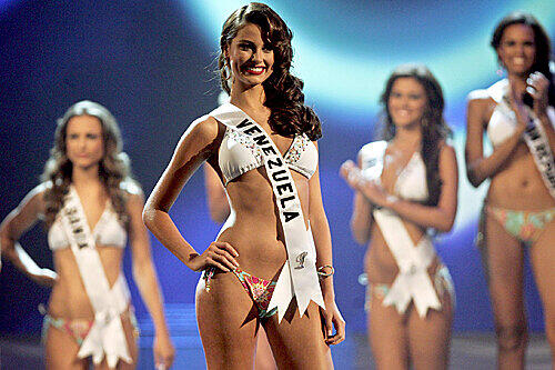 Im Abendkleid und im Bikini eine Schönheit: Miss Universe 2009, Stefania Fernández