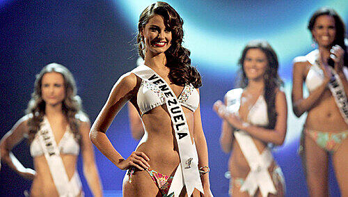 Im Abendkleid und im Bikini eine Schönheit: Miss Universe 2009, Stefania Fernández Im Abendkleid und im Bikini eine Schönheit: Miss Universe 2009, Stefania Fernández