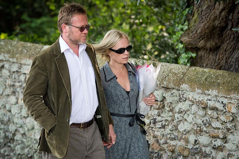 TV-Moderatorin Mariella Frostrup (R)