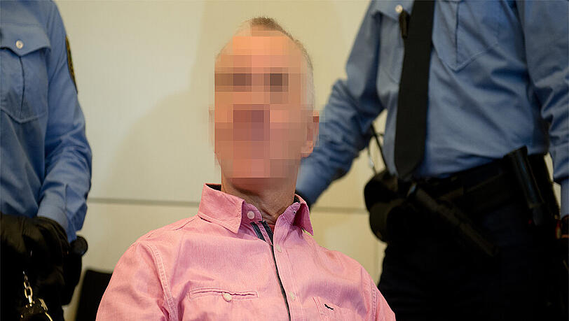 Der Kripobeamte wurde am Mittwoch in Dresden zu 8 Jahren und 6 Monaten Haft verurteilt. Der Kripobeamte wurde am Mittwoch in Dresden zu 8 Jahren und 6 Monaten Haft verurteilt.