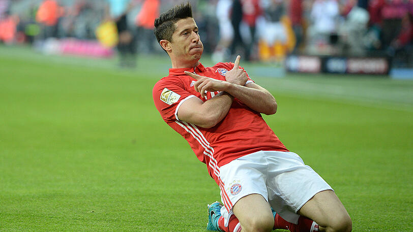 Robert Lewandowski Note 1: Wurde von der Dortmundern heftig attackiert, aber der Pole ist einfach nicht kleinzukriegen: Herrlicher Freistoßtreffer (10.) zum 1:0, legte später noch das Elfmetertor zum 4:1 nach (68.). Lewys Treffer 25 und 26 in der Liga. Vor dem Strafstoß von Bürki gefoult, stürzte auf die Schulter. Sah die 5. Gelbe Karte, fehlt nächsten Samstag in Leverkusen.