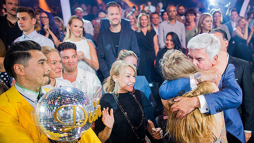Riesen-Freude bei Victoria Swarovski und Profitänzer Erich Klann. Das Tanzpaar hat das Finale der RTL-Sendung "Let's Dance" für sich entschieden. Riesen-Freude bei Victoria Swarovski und Profitänzer Erich Klann. Das Tanzpaar hat das Finale der RTL-Sendung "Let's Dance" für sich entschieden.